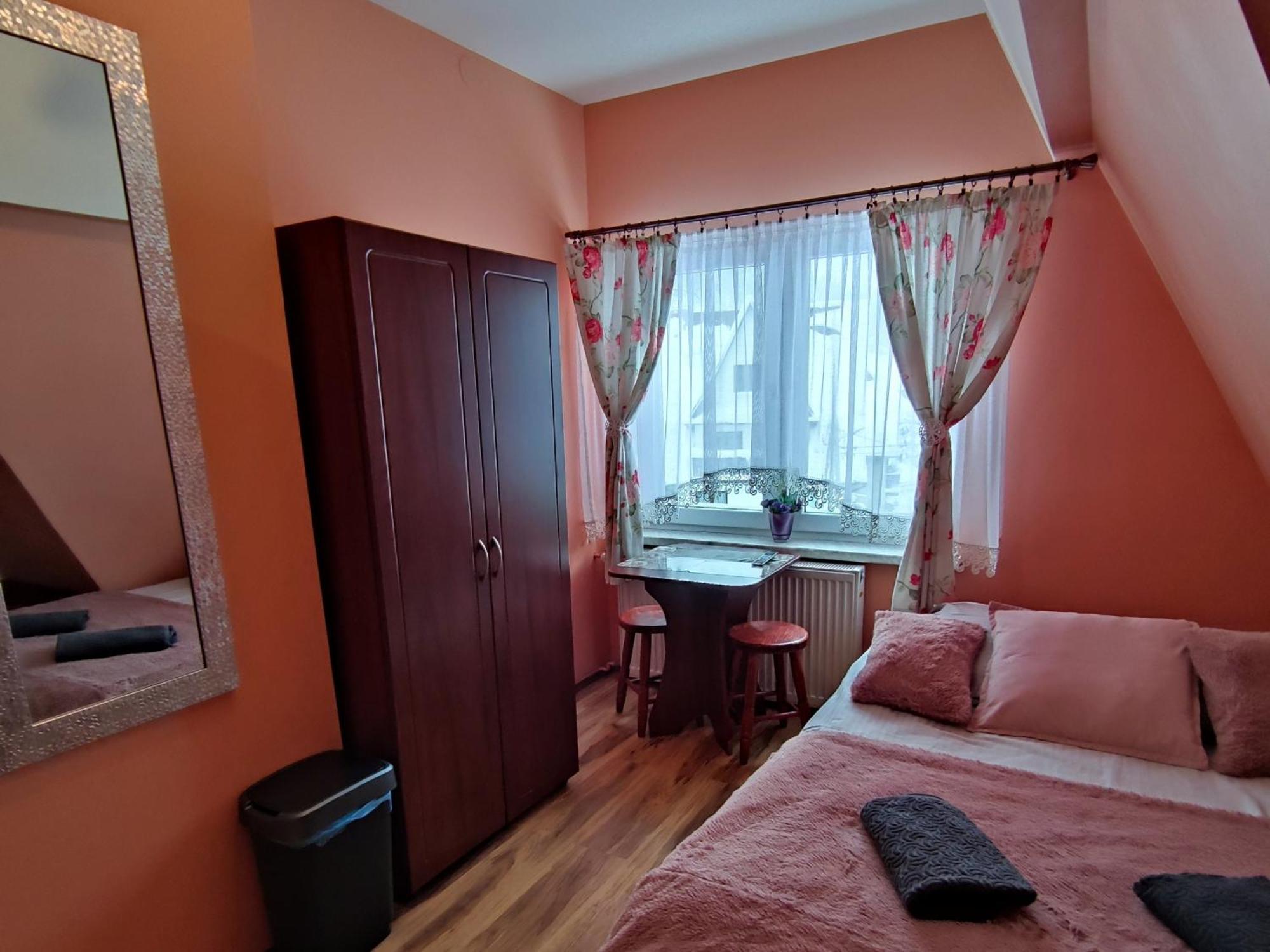 Homestay I Regionalny Styl Ul Krole 1a *